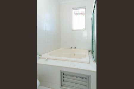 Casa para alugar com 600m², 5 quartos e 4 vagasBanheiro suíte 3