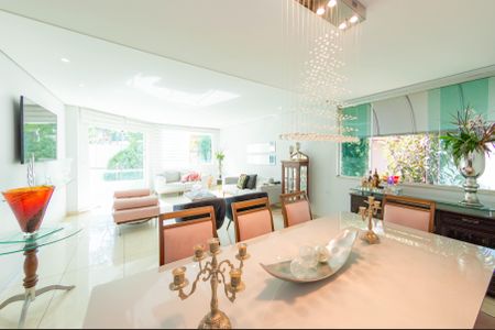 Casa para alugar com 600m², 5 quartos e 4 vagasSala