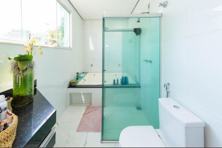 Casa para alugar com 600m², 5 quartos e 4 vagasBanheiro suíte 2