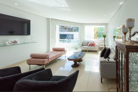 Casa para alugar com 600m², 5 quartos e 4 vagasSala