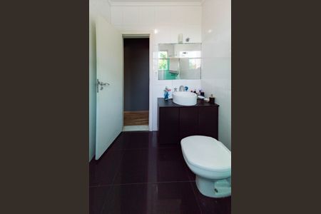 Casa para alugar com 600m², 5 quartos e 4 vagasBanheiro suíte 5