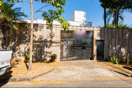 Casa para alugar com 600m², 5 quartos e 4 vagasFachada