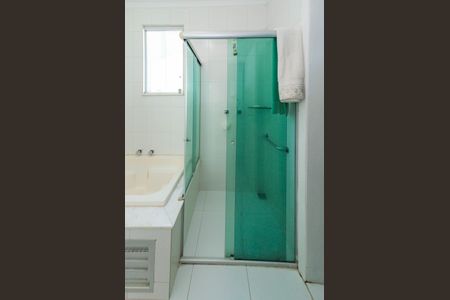 Casa para alugar com 600m², 5 quartos e 4 vagasBanheiro suíte 3