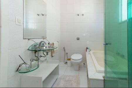 Casa para alugar com 600m², 5 quartos e 4 vagasBanheiro suíte 3