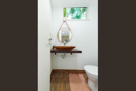 Casa para alugar com 600m², 5 quartos e 4 vagasBanheiro suíte 4