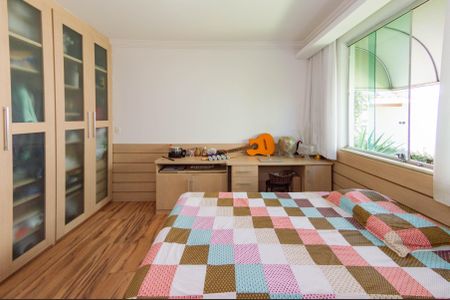 Casa para alugar com 600m², 5 quartos e 4 vagasSuíte 1