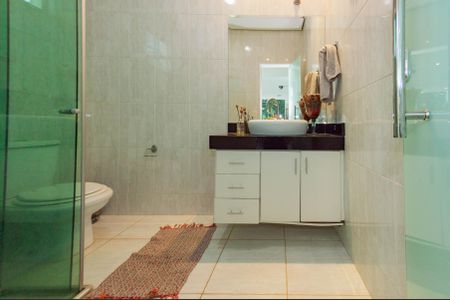 Casa para alugar com 600m², 5 quartos e 4 vagasBanheiro 2