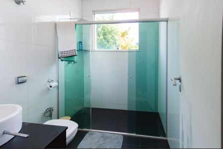 Casa para alugar com 600m², 5 quartos e 4 vagasBanheiro suíte 5