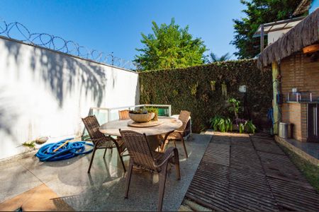 Casa para alugar com 600m², 5 quartos e 4 vagasÁrea externa