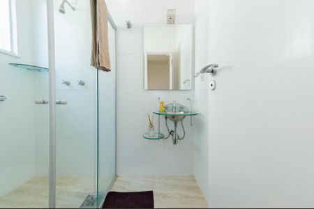 Casa para alugar com 600m², 5 quartos e 4 vagasBanheiro suíte 1