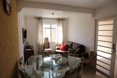 Casa à venda com 200m², 3 quartos e 2 vagasSala