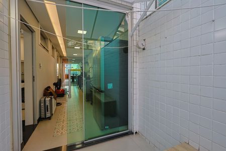 Apartamento à venda com 314m², 4 quartos e 5 vagas Apartamento à venda com 314m², 4 quartos e 5 vagasÁrea de Serviço