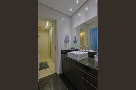 Apartamento à venda com 314m², 4 quartos e 5 vagas Apartamento à venda com 314m², 4 quartos e 5 vagasBanheiro dos Quartos 1 e 2