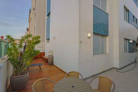 Apartamento à venda com 314m², 4 quartos e 5 vagas Apartamento à venda com 314m², 4 quartos e 5 vagasTerraço