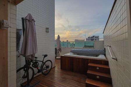 Apartamento à venda com 314m², 4 quartos e 5 vagas Apartamento à venda com 314m², 4 quartos e 5 vagasTerraço