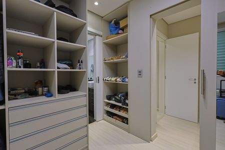 Apartamento à venda com 314m², 4 quartos e 5 vagas Apartamento à venda com 314m², 4 quartos e 5 vagasQuarto 2