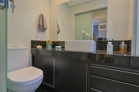 Apartamento à venda com 314m², 4 quartos e 5 vagas Apartamento à venda com 314m², 4 quartos e 5 vagasBanheiro da Suíte 2