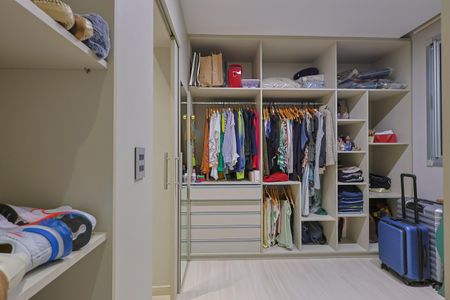 Apartamento à venda com 314m², 4 quartos e 5 vagas Apartamento à venda com 314m², 4 quartos e 5 vagasQuarto 2