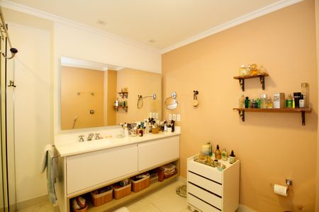 Apartamento à venda com 168m², 2 quartos e 2 vagasBanheiro da Suíte