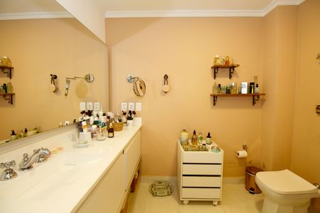 Apartamento à venda com 168m², 2 quartos e 2 vagasBanheiro da Suíte