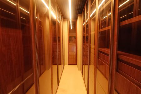 Apartamento à venda com 190m², 4 quartos e 2 vagas Apartamento à venda com 190m², 4 quartos e 2 vagasCloset do quarto 3