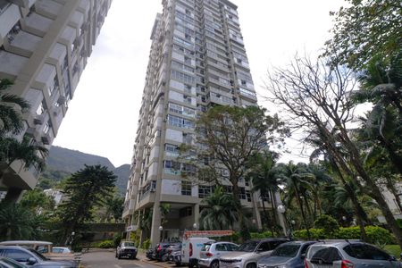 Apartamento à venda com 190m², 4 quartos e 2 vagas Apartamento à venda com 190m², 4 quartos e 2 vagasFachada