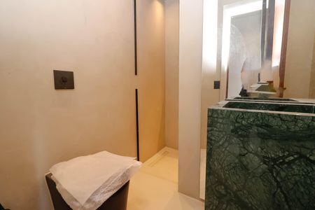 Apartamento à venda com 190m², 4 quartos e 2 vagas Apartamento à venda com 190m², 4 quartos e 2 vagasBanheiro