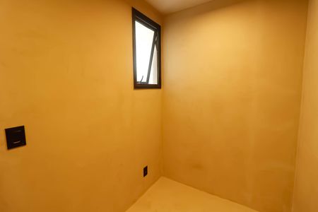 Apartamento à venda com 190m², 4 quartos e 2 vagas Apartamento à venda com 190m², 4 quartos e 2 vagasQuarto de Serviço