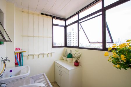 Apartamento à venda com 65m², 2 quartos e 2 vagasÁrea de serviço