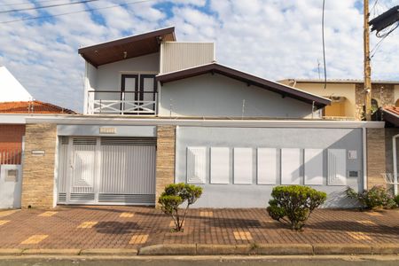 Casa à venda com 120m², 3 quartos e 2 vagasFachada