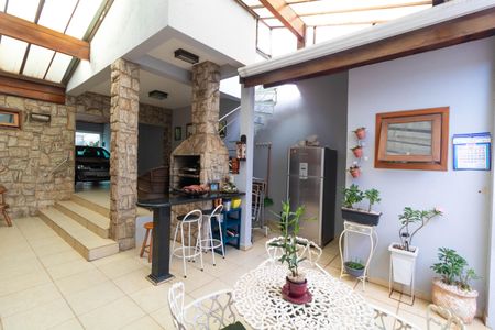 Casa à venda com 120m², 3 quartos e 2 vagasVaranda com Churrasqueira