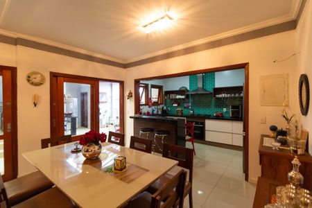 Casa à venda com 120m², 3 quartos e 2 vagasSala