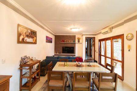 Casa à venda com 120m², 3 quartos e 2 vagasSala