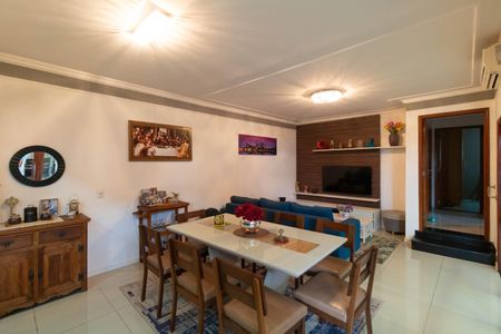 Casa à venda com 120m², 3 quartos e 2 vagasSala