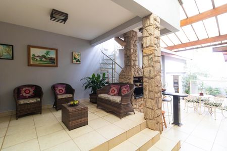 Casa à venda com 120m², 3 quartos e 2 vagasVaranda com Churrasqueira