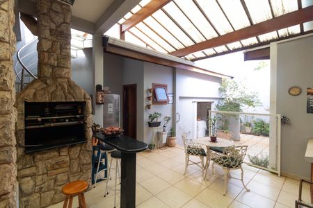 Casa à venda com 120m², 3 quartos e 2 vagasVaranda com Churrasqueira