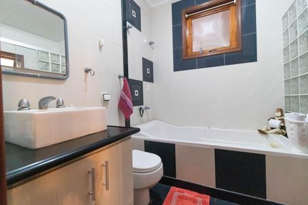 Casa à venda com 120m², 3 quartos e 2 vagasBanheiro