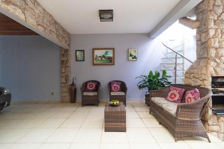 Casa à venda com 120m², 3 quartos e 2 vagasVaranda com Churrasqueira