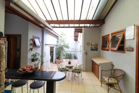 Casa à venda com 120m², 3 quartos e 2 vagasVaranda com Churrasqueira