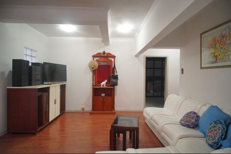 Casa à venda com 200m², 3 quartos e 4 vagasSala