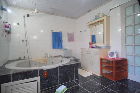 Casa à venda com 200m², 3 quartos e 4 vagasBanheiro da Suíte 1