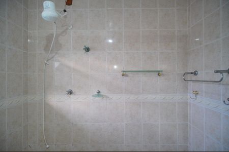 Casa à venda com 200m², 3 quartos e 4 vagasBanheiro da Suíte 2