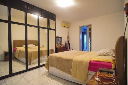 Casa à venda com 200m², 3 quartos e 4 vagasSuíte 1