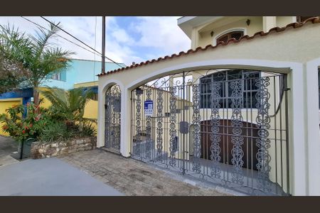 Casa à venda com 320m², 3 quartos e 4 vagasFachada