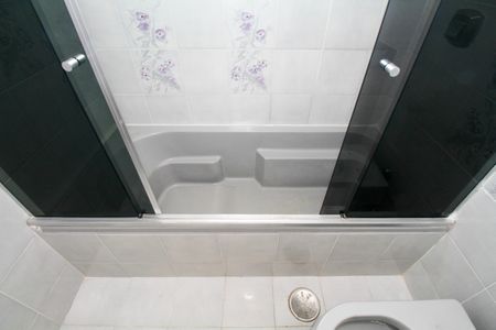 Casa à venda com 320m², 3 quartos e 4 vagasBanheiro da Suíte 1