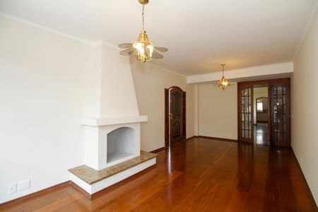 Sala de casa à venda com 3 quartos, 320m² em Alto de Pinheiros, São Paulo