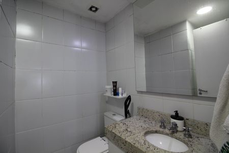 Casa de condomínio à venda com 146m², 4 quartos e 2 vagasBanheiro Social
