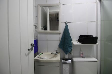 Casa de condomínio à venda com 146m², 4 quartos e 2 vagasBanheiro de Serviço