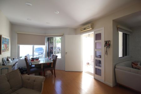 Casa de condomínio à venda com 146m², 4 quartos e 2 vagasSala 1