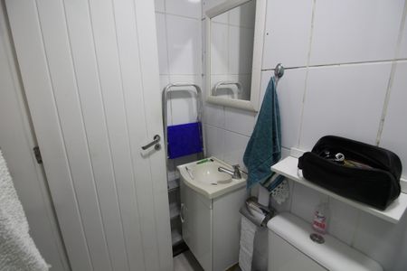 Casa de condomínio à venda com 146m², 4 quartos e 2 vagasBanheiro de Serviço